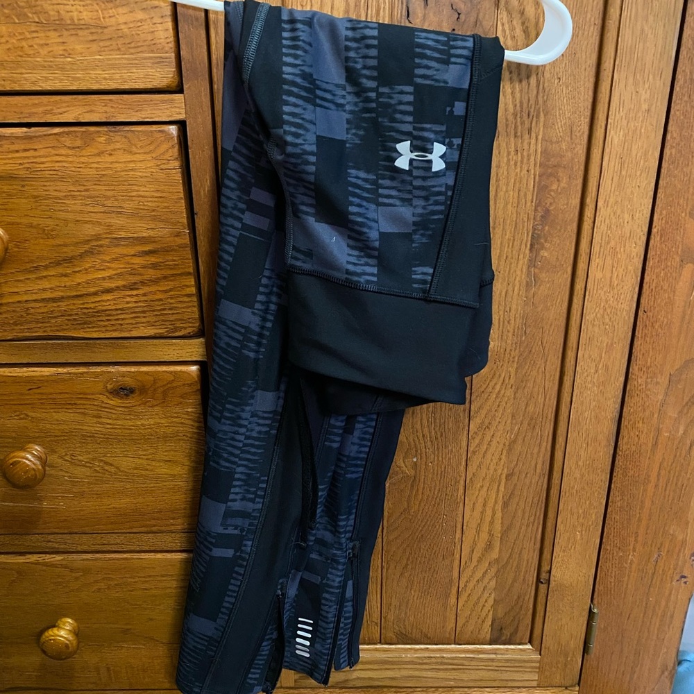 UA leggings with zipper bottoms size small